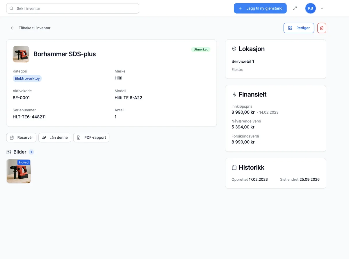 Detaljside for et inventarelement hos entreprenør i bygg og anlegg – verdi, service, garanti og egendefinerte felt