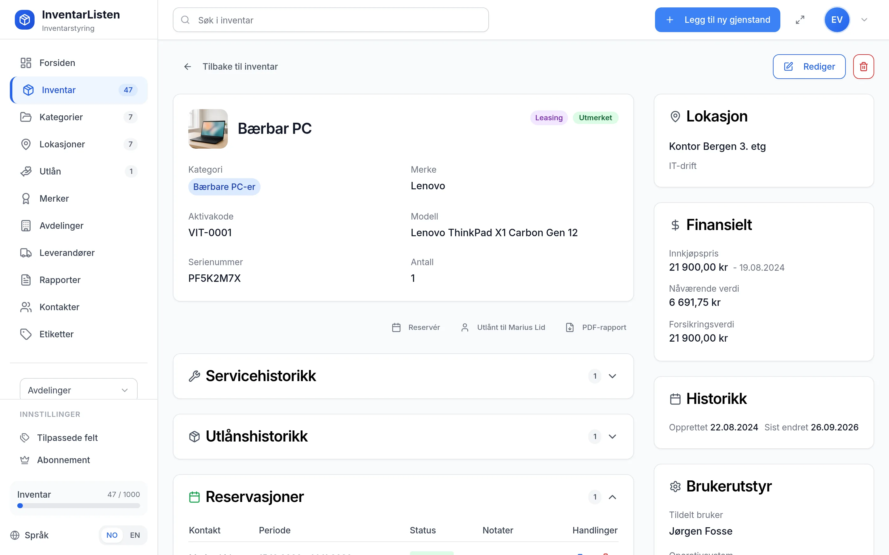 Detaljside for et inventarelement hos IT-avdeling – verdi, service, garanti og egendefinerte felt